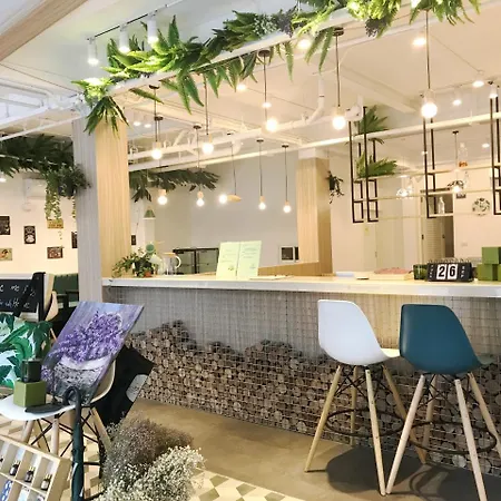 Folk Poshtel Asok Hostel
